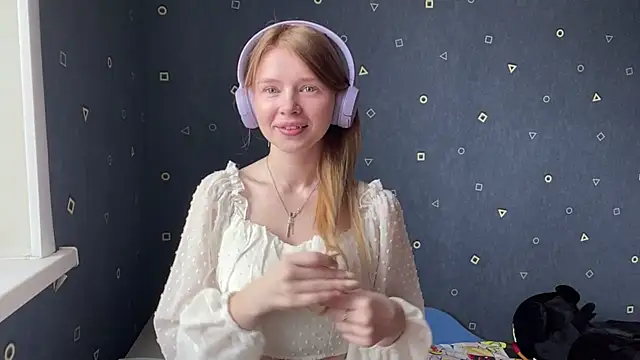 fanybuny online show from April 1, 8:04 am