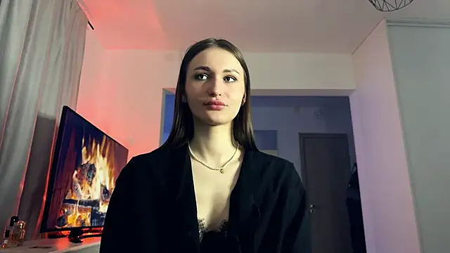 HallieHollo online show from April 5, 8:04 pm