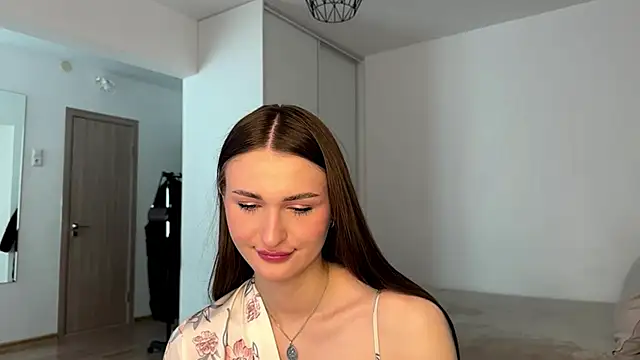 HallieHollo online show from May 18, 11:37 am
