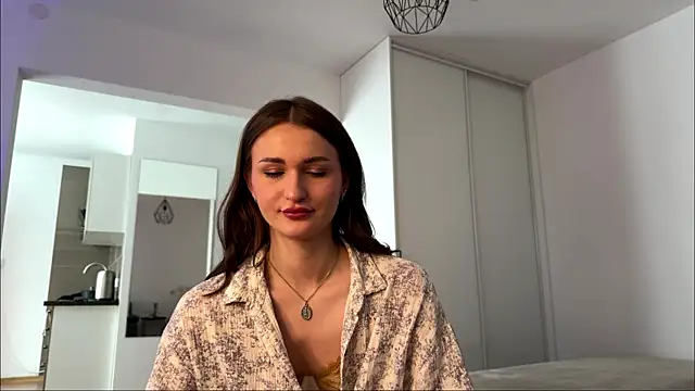 HallieHollo online show from May 17, 1:11 pm