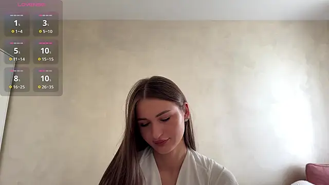 HallieHollo online show from June 27, 12:00 pm