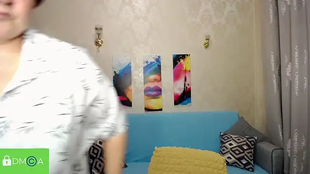 QUEEN02030 online show from April 19, 3:02 pm