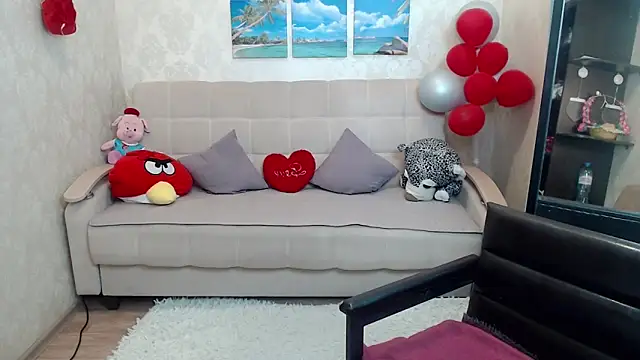 QUEEN02030 online show from April 13, 9:35 am