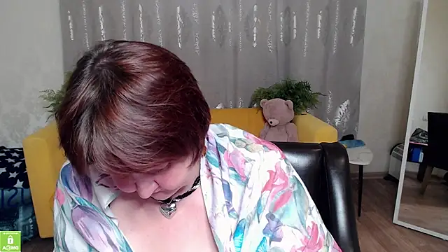 QUEEN02030 online show from May 10, 10:41 am