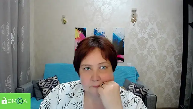 QUEEN02030 online show from April 8, 3:02 pm