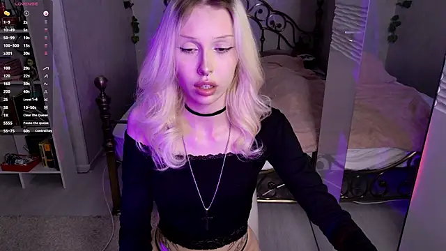 ghost girly online show from May 14, 8:06 pm