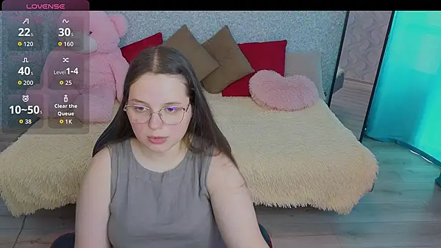 Snapshot of SofiDreamm chatting on June 23, 2:37 pm SofiDreamm online show from June 23, 2:37 pm