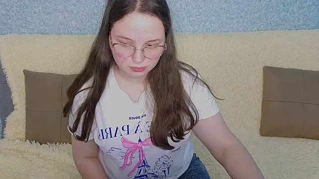 SofiDreamm online show from April 3, 2:23 pm