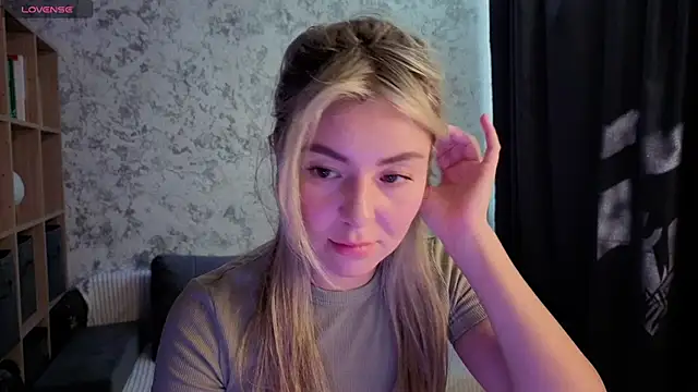SandyKiss  online show from August 1, 5:16 am