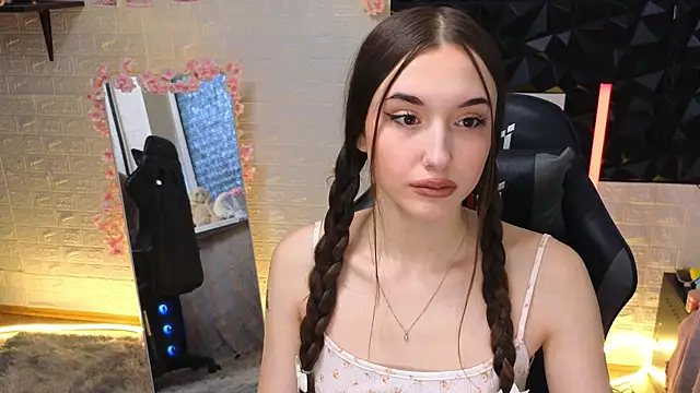 belle cute online show from April 13, 2:37 am