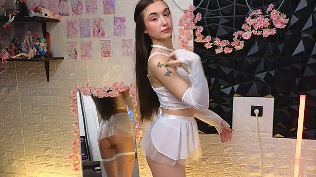 belle cute online show from April 16, 2:45 am
