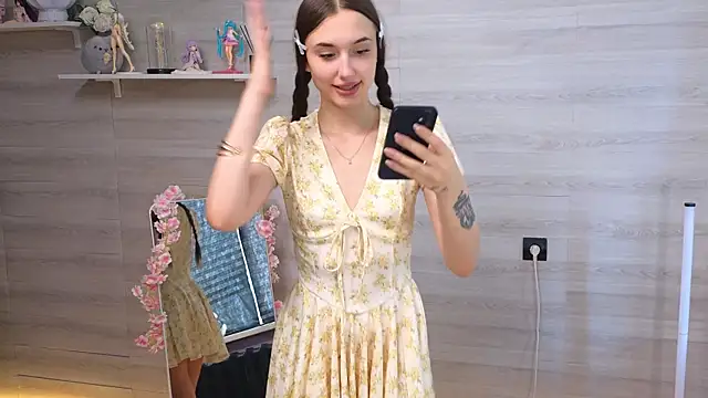 Snapshot of belle_cute chatting on June 11, 3:36 am belle cute online show from June 11, 3:36 am