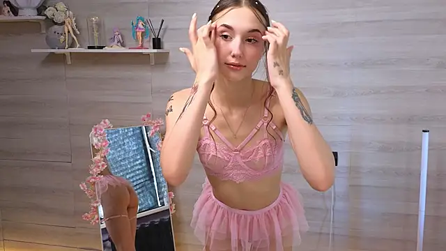 Snapshot of belle_cute chatting on June 21, 3:12 am belle cute online show from June 21, 3:12 am