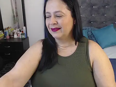 Snapshot of carlareyesk977 chatting on April 4, 3:07 pm carlareyesk977 online show from April 4, 3:07 pm