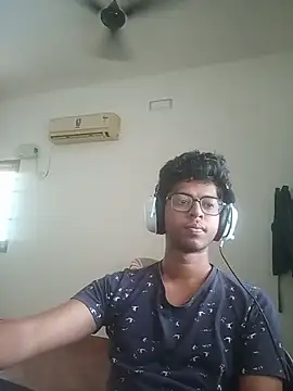 Snapshot of letsplaygame chatting on July 7, 7:23 am letsplaygame online show from July 7, 7:23 am