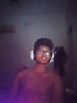 Snapshot of letsplaygame chatting on July 9, 7:24 pm letsplaygame online show from July 9, 7:24 pm