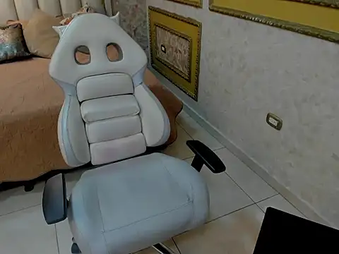 Snapshot of Hanna__Bloom1 chatting on May 11, 1:45 pm Hanna Bloom1 online show from May 11, 1:45 pm