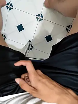 Handes1 online show from March 30, 5:14 pm