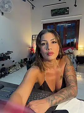 Snapshot of CocoaParadise_ chatting on May 27, 11:23 pm CocoaParadise online show from May 27, 11:23 pm