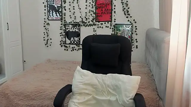 Emmarayder online show from May 7, 11:24 am