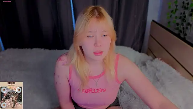 unburnedgirl online show from May 18, 1:38 pm