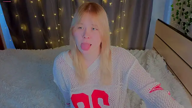 unburnedgirl online show from June 4, 2:11 pm