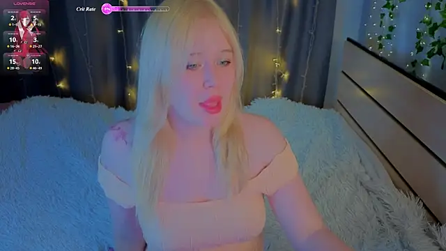 Snapshot of unburnedgirl chatting on June 26, 7:20 pm unburnedgirl online show from June 26, 7:20 pm