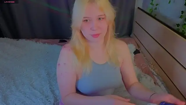 Snapshot of unburnedgirl chatting on July 21, 3:46 pm unburnedgirl online show from July 21, 3:46 pm