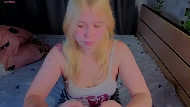 Snapshot of unburnedgirl chatting on July 10, 4:29 pm unburnedgirl online show from July 10, 4:29 pm