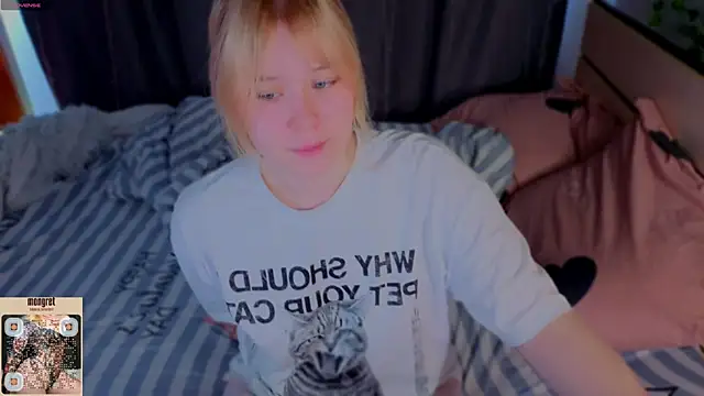 unburnedgirl online show from May 16, 1:48 am