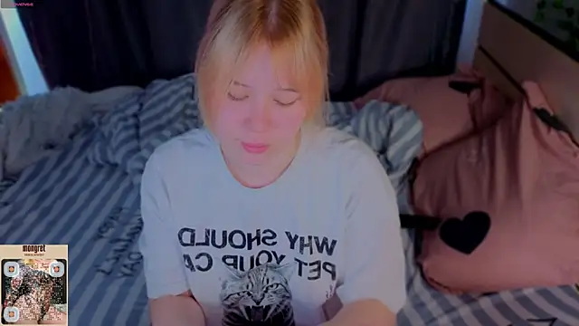 unburnedgirl online show from May 16, 1:59 am