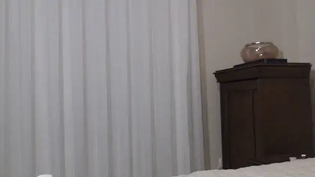 Snapshot of milfhoneynaz chatting on April 8, 5:25 pm milfhoneynaz online show from April 8, 5:25 pm