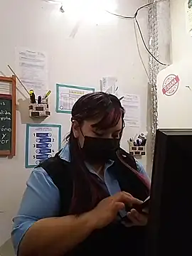 Snapshot of sweetadamisoffice chatting on April 28, 12:53 am sweetadamisoffice online show from April 28, 12:53 am