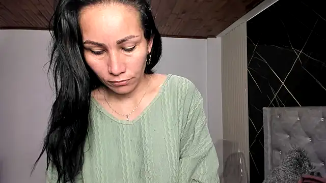 Snapshot of valeriiaa_b chatting on April 28, 1:26 pm valeriiaa b online show from April 28, 1:26 pm