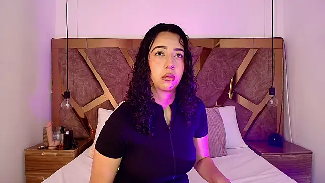 bella swwan  online show from May 26, 1:09 pm