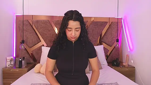 bella swwan  online show from May 9, 6:11 pm