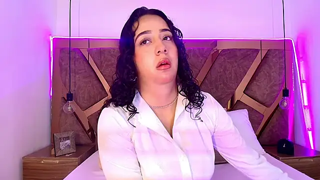 bella swwan  online show from June 17, 1:32 pm