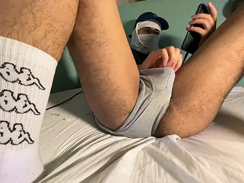 Snapshot of Rebeu_77 chatting on April 18, 7:58 pm Rebeu 77 online show from April 18, 7:58 pm