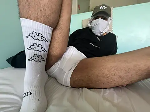 Snapshot of Rebeu_77 chatting on June 3, 4:44 pm Rebeu 77 online show from June 3, 4:44 pm