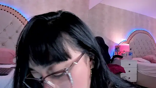 Snapshot of Adara_Muller chatting on June 13, 9:24 pm Adara Muller online show from June 13, 9:24 pm