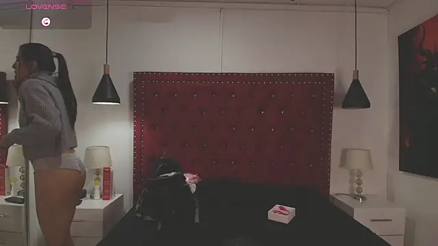 Snapshot of Jack_and_Emma_ chatting on April 6, 12:39 pm Jack and Emma online show from April 6, 12:39 pm