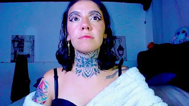 LannieGonzales online show from May 15, 2:42 am