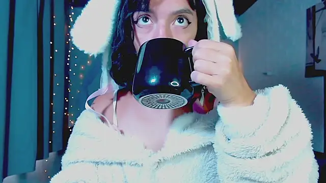 LannieGonzales online show from April 8, 12:50 pm
