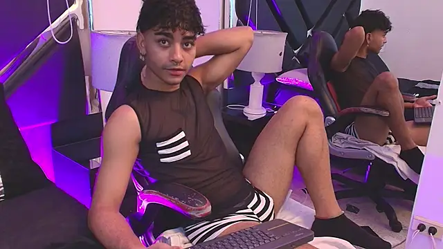 MiikeOthon online show from April 2, 4:30 am