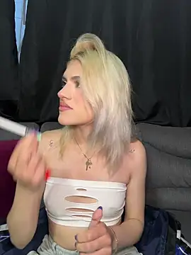 Lia fire online show from April 13, 11:09 pm