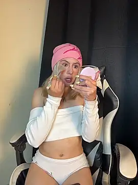Lia fire online show from April 4, 2:18 am