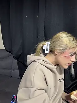 Lia fire online show from April 13, 2:59 am