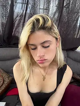 Lia fire online show from May 18, 7:07 pm