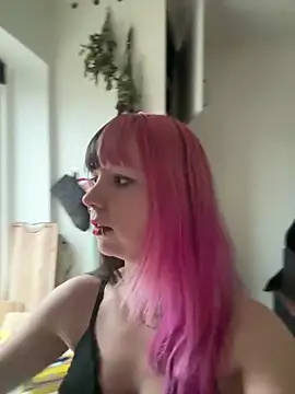 CutieTracer online show from April 2, 4:35 pm