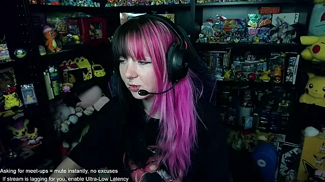 CutieTracer online show from June 11, 2:03 pm